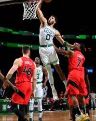  塔图姆35分绿军横扫猛龙  